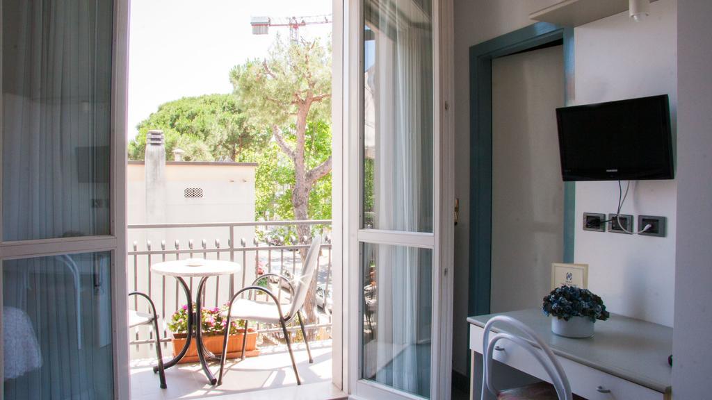 B&B Hotel Souvenir تْشيزيناتيكو الغرفة الصورة