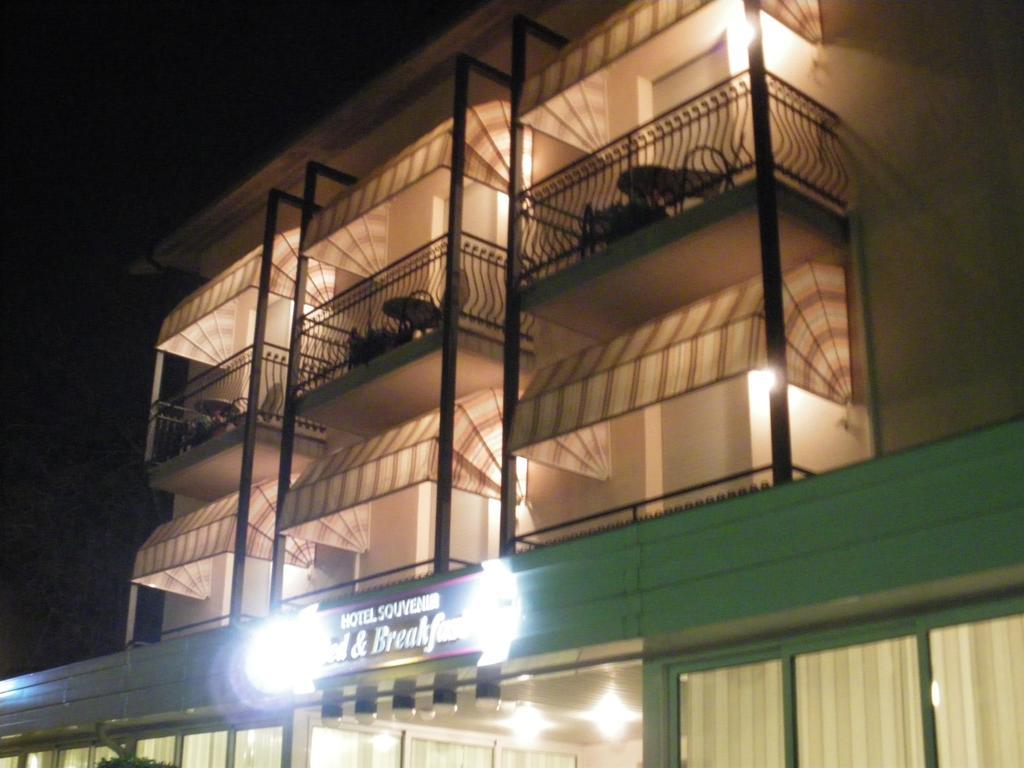 B&B Hotel Souvenir تْشيزيناتيكو المظهر الخارجي الصورة