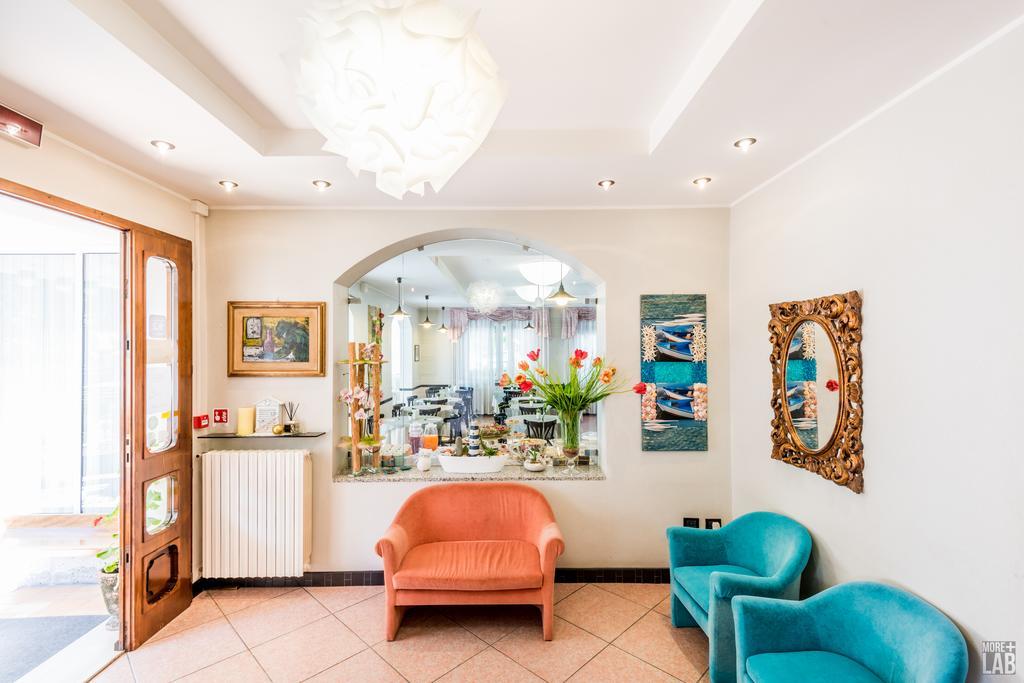 B&B Hotel Souvenir تْشيزيناتيكو المظهر الخارجي الصورة